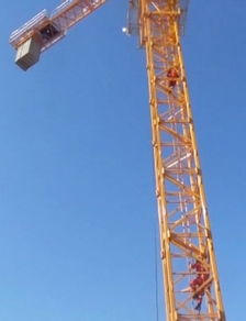 七旬老太昏倒30米塔吊，三名消防勇士成功營救